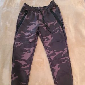 American Eagle Men's Camo Joggers with Drawstring and Zipper Pockets Size Small